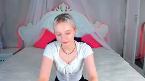 Snapshot of alessakiss chatting on 06.28.26 alessakiss online show from 06.28.26