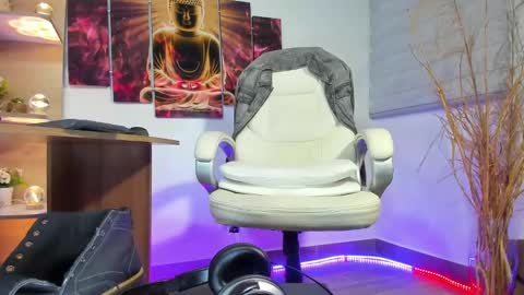 ALESSANDRO  WYE online show from 02.06.25