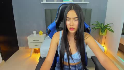 Snapshot of alessia_leroy chatting on 02.03.25 A L E S S I A online show from 02.03.25