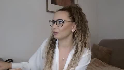 Snapshot of alessiacreed chatting on 11.01.25 AlessiaCreed online show from 11.01.25