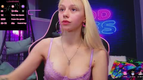 Snapshot of alessiacroft chatting on 11.15.25 alessiacroft online show from 11.15.25