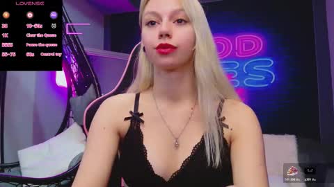 Snapshot of alessiacroft chatting on 11.24.25 alessiacroft online show from 11.24.25