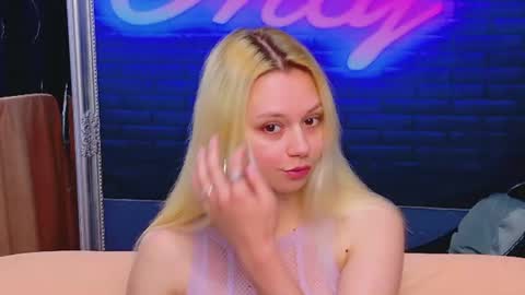 Snapshot of alessiacroft chatting on 06.15.26 alessiacroft online show from 06.15.26