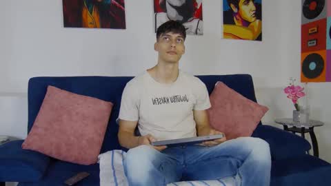 Snapshot of alessiovitale chatting on 11.20.25 Alessio online show from 11.20.25