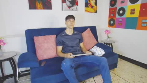 Snapshot of alessiovitale chatting on 11.22.25 Alessio online show from 11.22.25