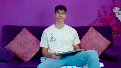 Snapshot of alessiovitale chatting on 11.28.25 Alessio online show from 11.28.25