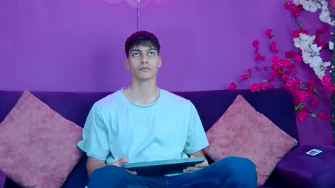 Snapshot of alessiovitale chatting on 11.29.25 Alessio online show from 11.29.25