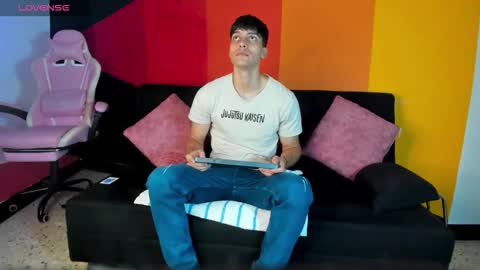 Snapshot of alessiovitale chatting on 12.02.25 Alessio online show from 12.02.25