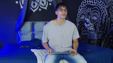 Snapshot of alessiovitale chatting on 12.17.25 Alessio online show from 12.17.25