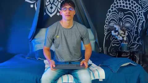 Snapshot of alessiovitale chatting on 12.20.25 Alessio online show from 12.20.25