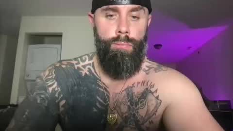 Snapshot of alesterwhite chatting on 10.11.25 alesterwhite online show from 10.11.25