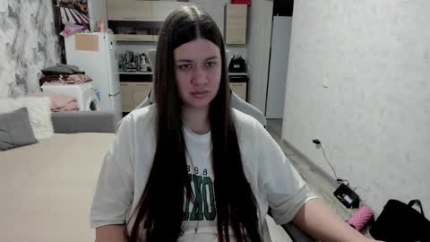 Aletta Oushen online show from 11.24.25