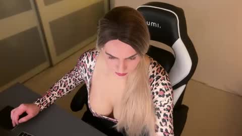 Leyla Leg online show from 12.27.24