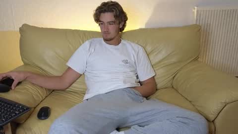 Snapshot of alex83530 chatting on 10.25.25 Alex83530 online show from 10.25.25