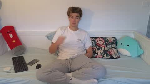 Snapshot of alex83530 chatting on 12.16.25 Alex83530 online show from 12.16.25