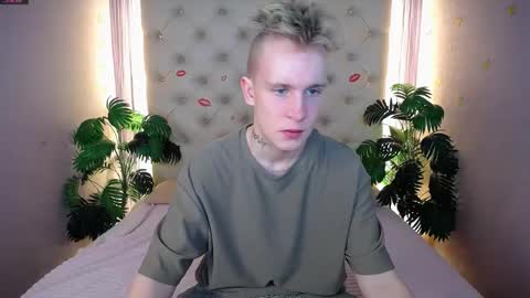 Snapshot of alex__sweet chatting on 03.10.25 your Alex online show from 03.10.25