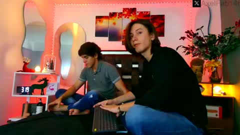 Snapshot of alex_and_fabian chatting on 12.16.24 sneider online show from 12.16.24