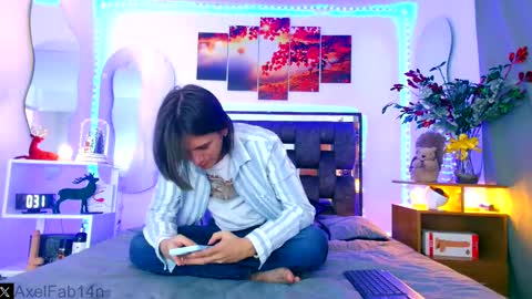 Snapshot of alex_and_fabian chatting on 12.21.24 sneider online show from 12.21.24