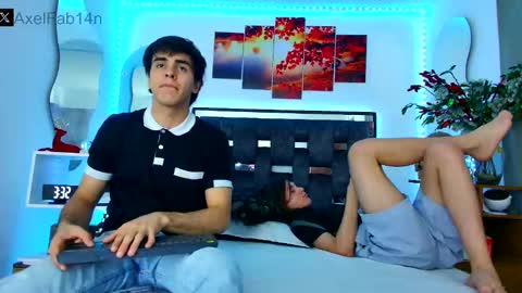 Snapshot of alex_and_fabian chatting on 01.15.25 sneider online show from 01.15.25