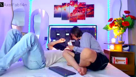 Snapshot of alex_and_fabian chatting on 01.27.25 sneider online show from 01.27.25