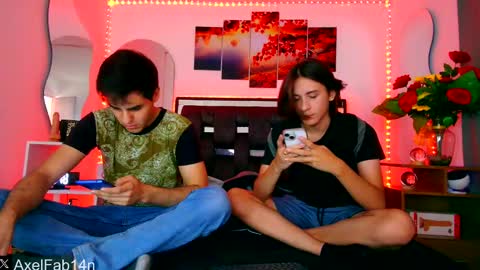 Snapshot of alex_and_fabian chatting on 01.31.25 sneider online show from 01.31.25