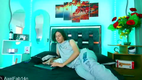 Snapshot of alex_and_fabian chatting on 02.08.25 sneider online show from 02.08.25