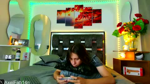 Snapshot of alex_and_fabian chatting on 02.11.25 sneider online show from 02.11.25