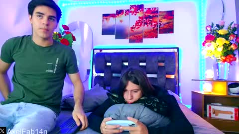 Snapshot of alex_and_fabian chatting on 02.15.25 sneider online show from 02.15.25