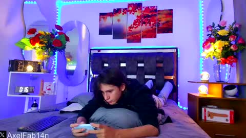 Snapshot of alex_and_fabian chatting on 02.16.25 sneider online show from 02.16.25