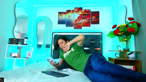 Snapshot of alex_and_fabian chatting on 02.23.25 sneider online show from 02.23.25