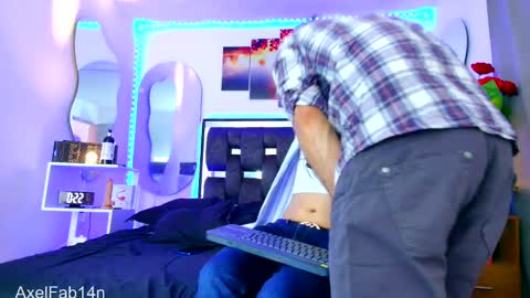 Snapshot of alex_and_fabian chatting on 03.01.25 sneider online show from 03.01.25