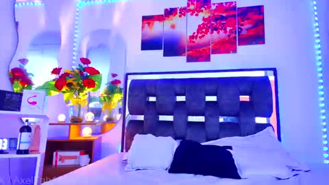 Snapshot of alex_and_fabian chatting on 09.30.25 sneider online show from 09.30.25