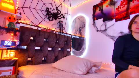 Snapshot of alex_and_fabian chatting on 10.21.25 sneider online show from 10.21.25