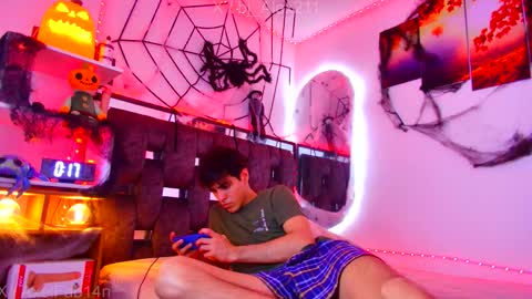 Snapshot of alex_and_fabian chatting on 10.30.25 sneider online show from 10.30.25