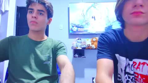 Snapshot of alex_and_fabian chatting on 12.15.25 sneider online show from 12.15.25