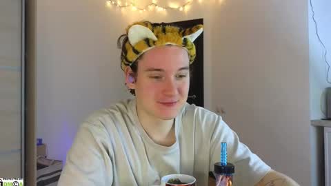 Snapshot of alex_candy_pump chatting on 02.21.25 FAVORITE online show from 02.21.25