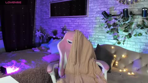 Snapshot of alex_howell chatting on 01.10.25 alex_howell online show from 01.10.25