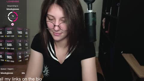 dont be afraid to click social media link its  working  just click on that  online show from 12.11.24