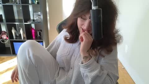 dont be afraid to click social media link its  working  just click on that  online show from 10.22.25