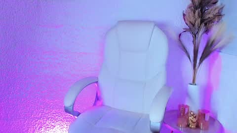 Snapshot of alexa_fox18 chatting on 01.28.25 Alexa online show from 01.28.25