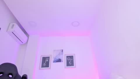 Alexa Millers online show from 03.03.25