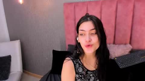 Alexa Thaylor online show from 11.28.25