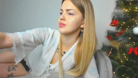 Snapshot of alexafiligrannova chatting on 12.20.25 alexafiligrannova online show from 12.20.25