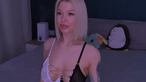 Snapshot of alexamason chatting on 01.26.25 Alexa Mason online show from 01.26.25