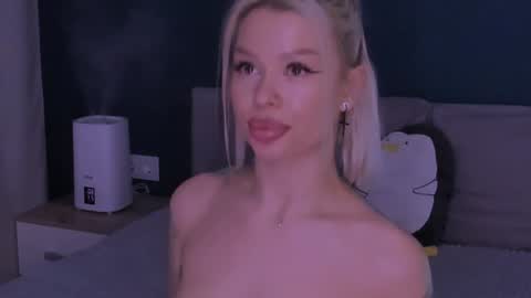 Snapshot of alexamason chatting on 01.27.25 Alexa Mason online show from 01.27.25