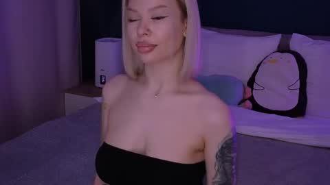Snapshot of alexamason chatting on 02.16.25 Alexa Mason online show from 02.16.25