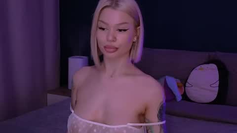 Snapshot of alexamason chatting on 02.27.25 Alexa Mason online show from 02.27.25