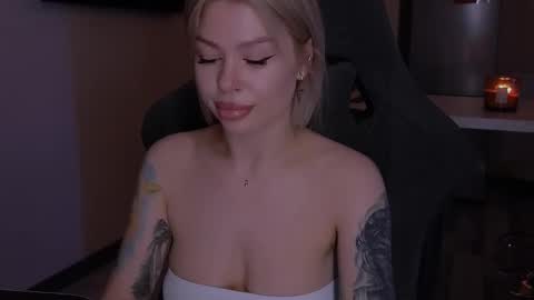 Alexa Mason online show from 11.19.25