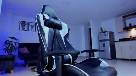 Snapshot of alexander_collin_ chatting on 12.04.24 Alex Collin online show from 12.04.24