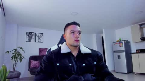 Snapshot of alexander_collin_ chatting on 01.08.25 Alex Collin online show from 01.08.25